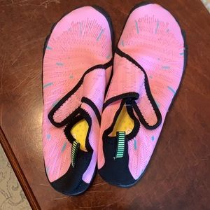 Waterproof minimalist shoes. Women’s 10-11.